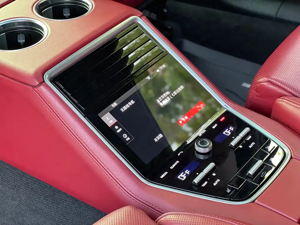 Porsche Panamera 2019 — фото 16