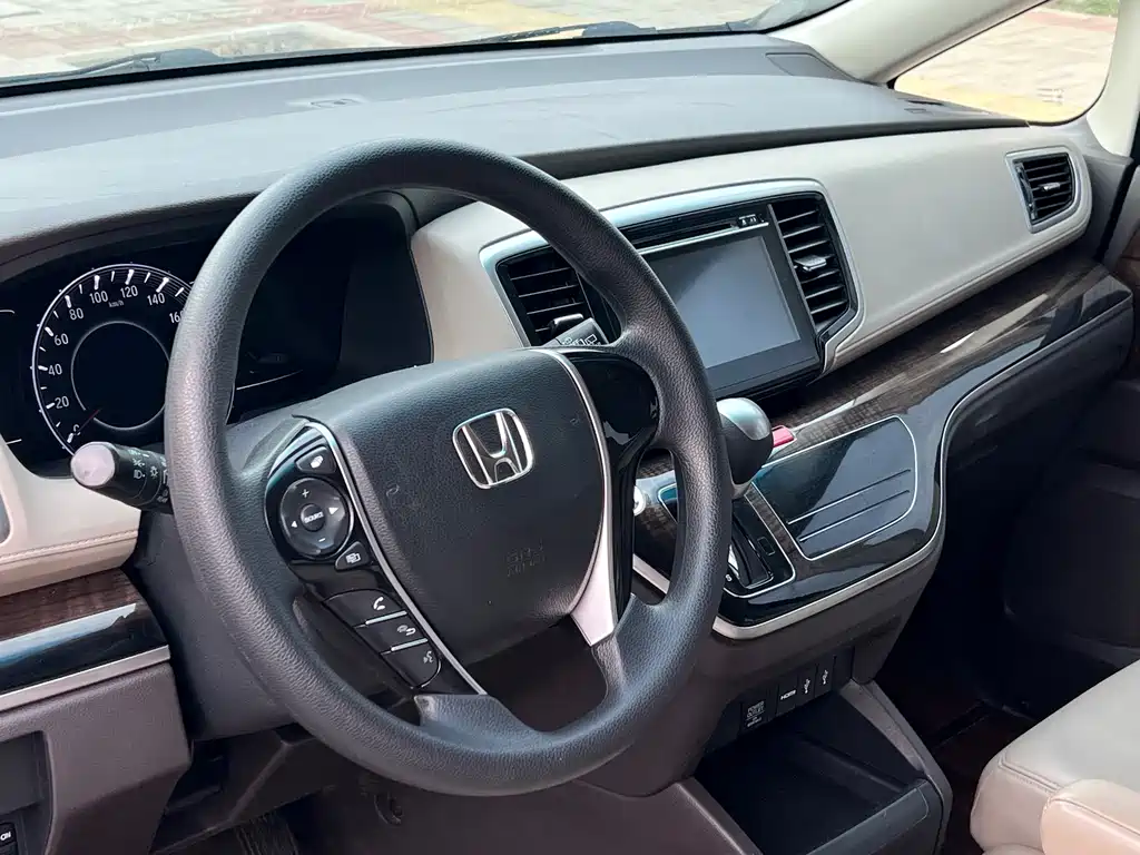 Honda Odyssey 2017 — фото 12