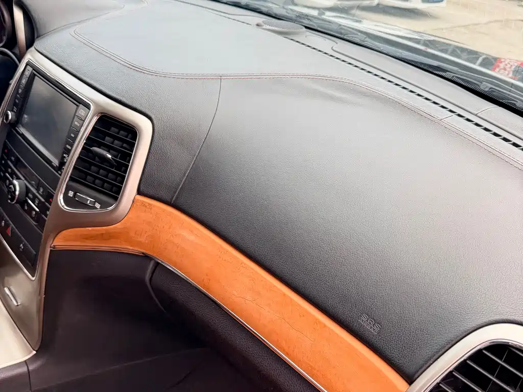 Jeep Grand Cherokee 2012 — фото 22