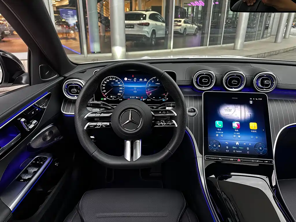 Mercedes-Benz C-Class 2024 — фото 6