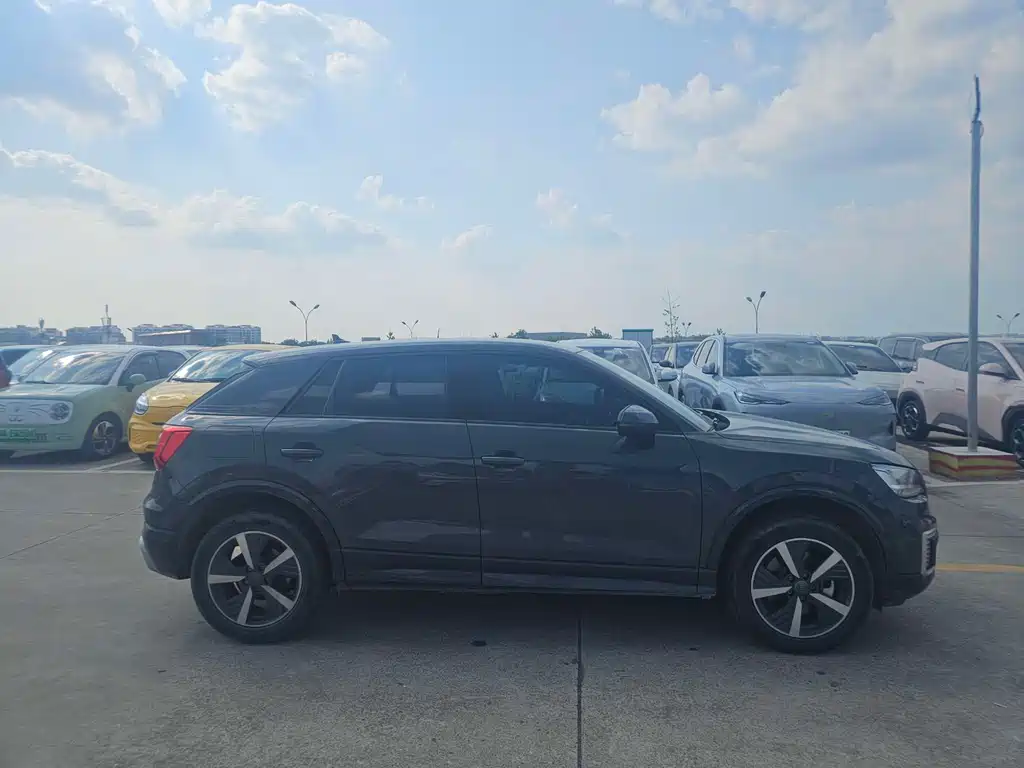 Audi Q2L e-tron 2021