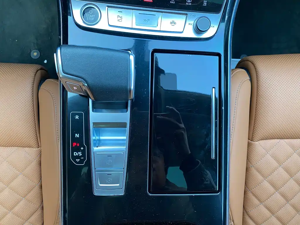 Audi A8 2023 — фото 16
