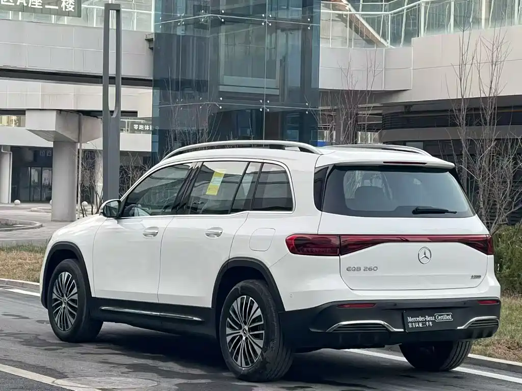 Mercedes-Benz EQB 2025