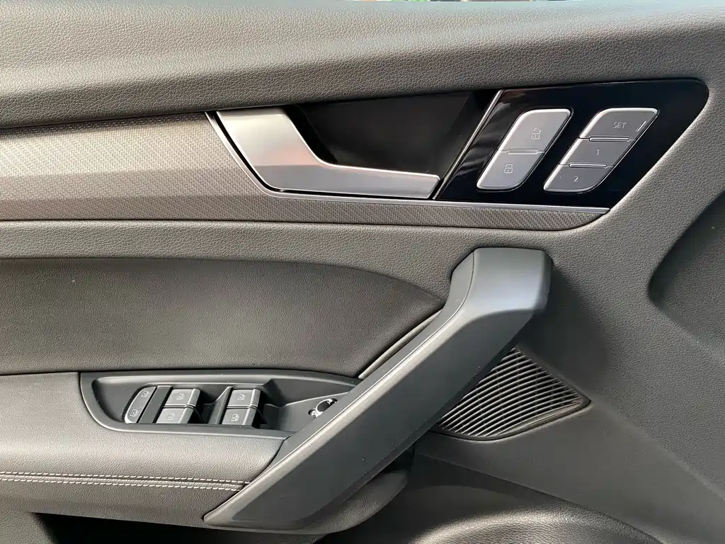 Audi Q5L 2024 — фото 14