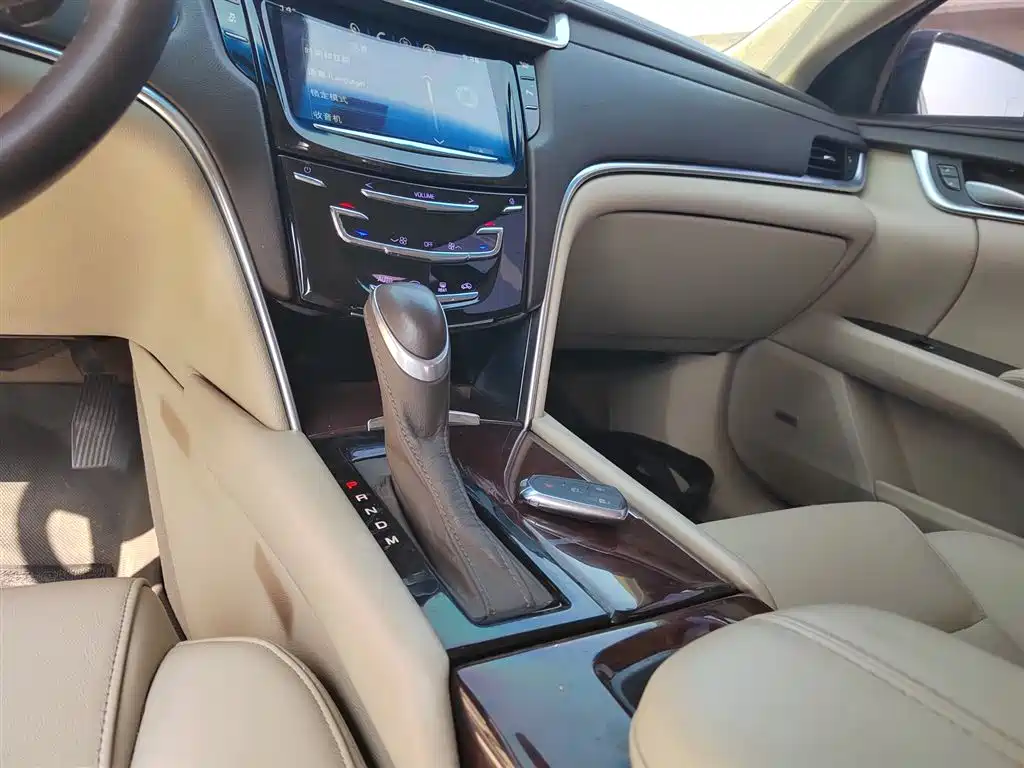 Cadillac XTS 2015 — фото 10