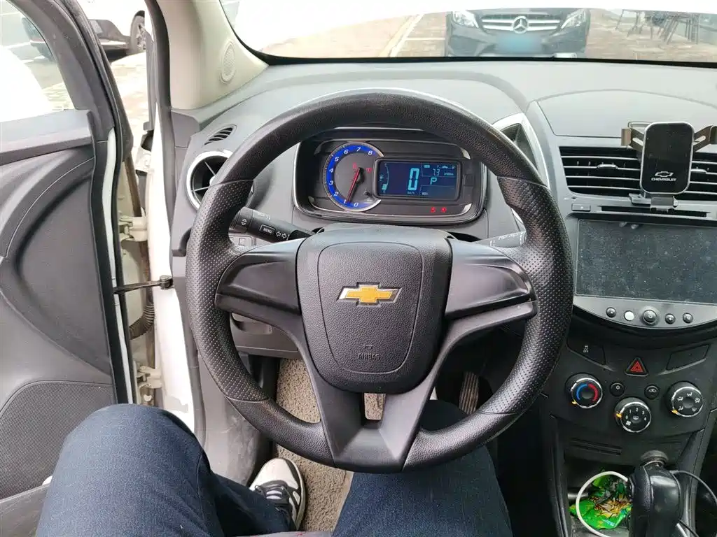 Chevrolet Trax 2015 — фото 11