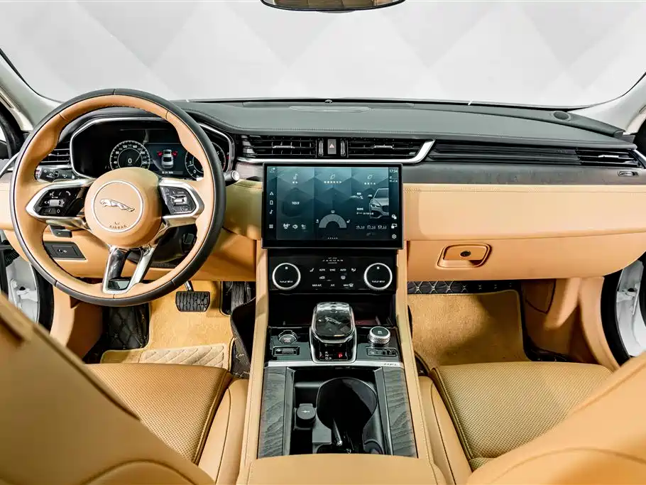 Jaguar XFL 2025 — фото 13