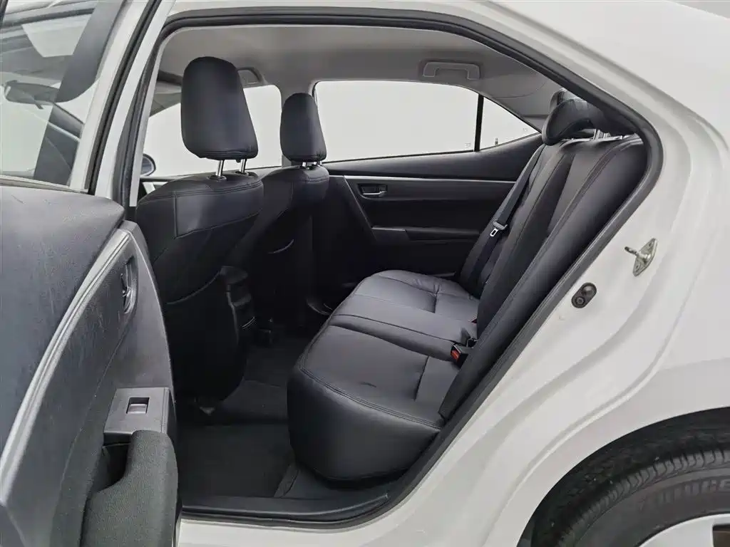 Toyota Corolla 2015 — фото 15