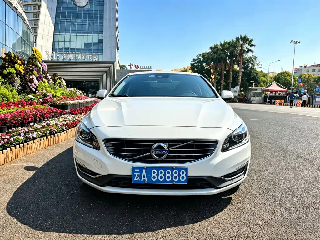 Volvo S60 2017 — фото 2