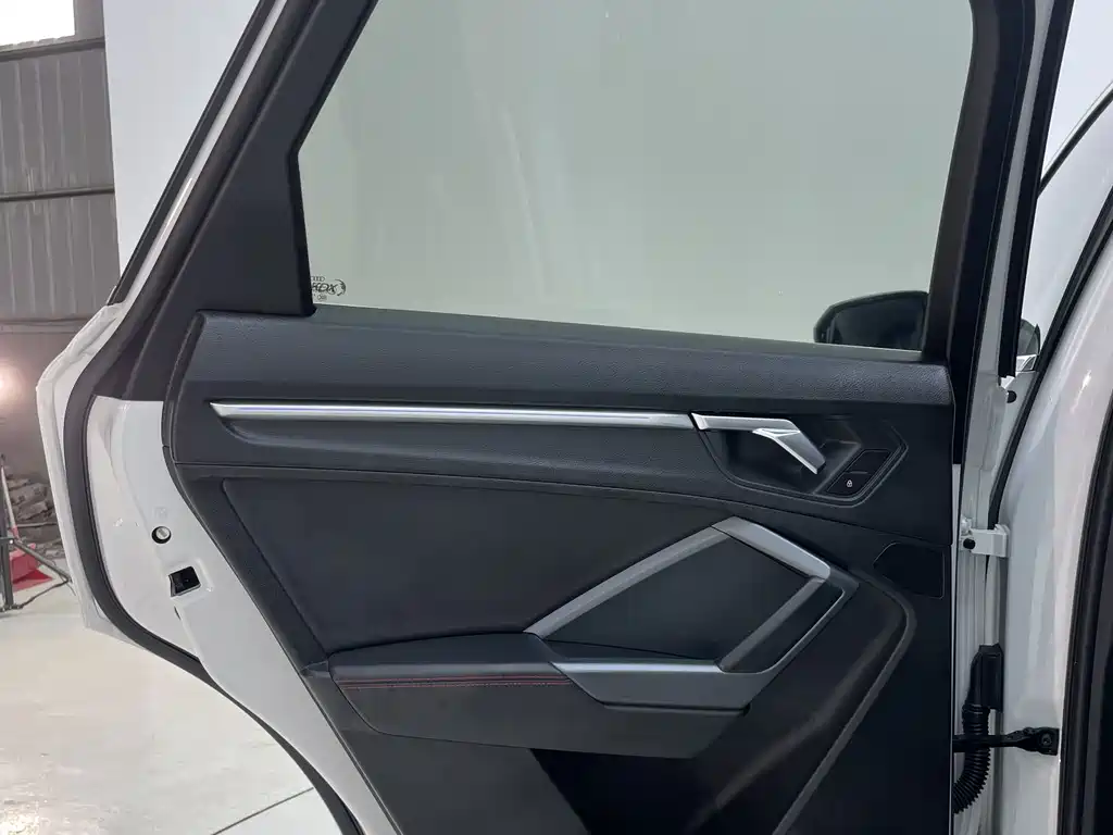 Audi Q3 2023 — фото 18