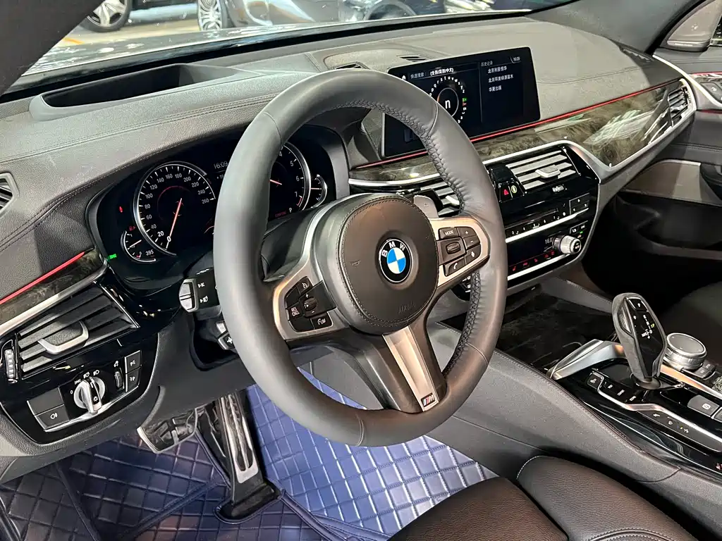 BMW 6 Series GT 2018 — фото 14