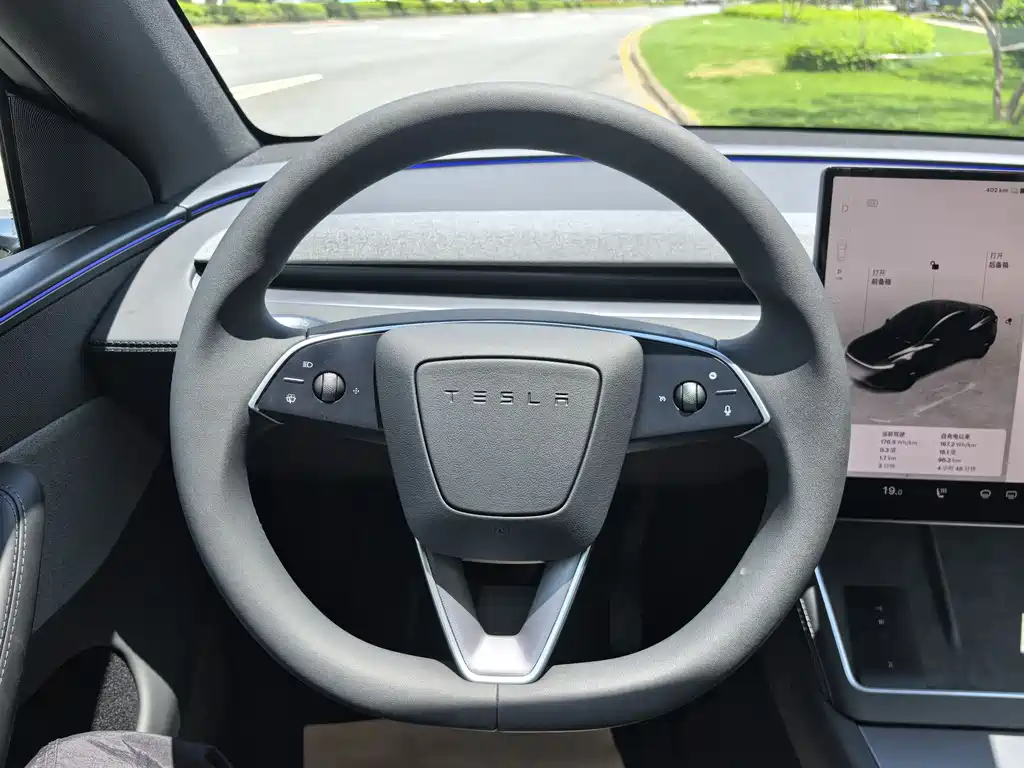 Tesla Model Y 2026