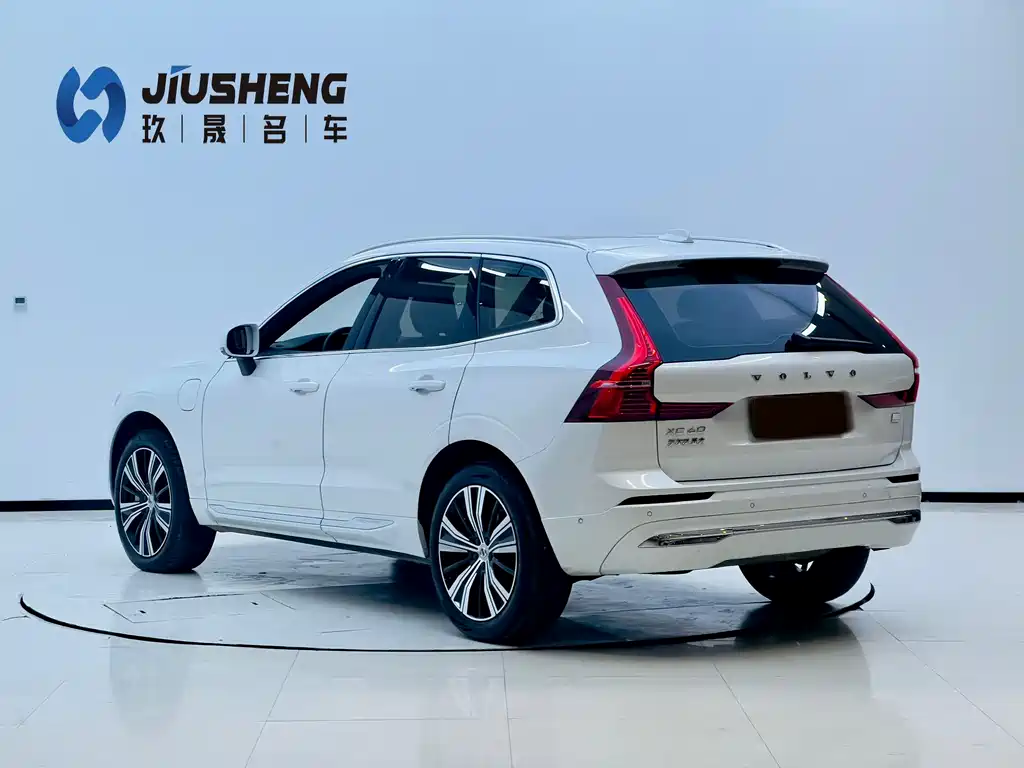 Volvo XC60 PHEV 2022 — фото 3
