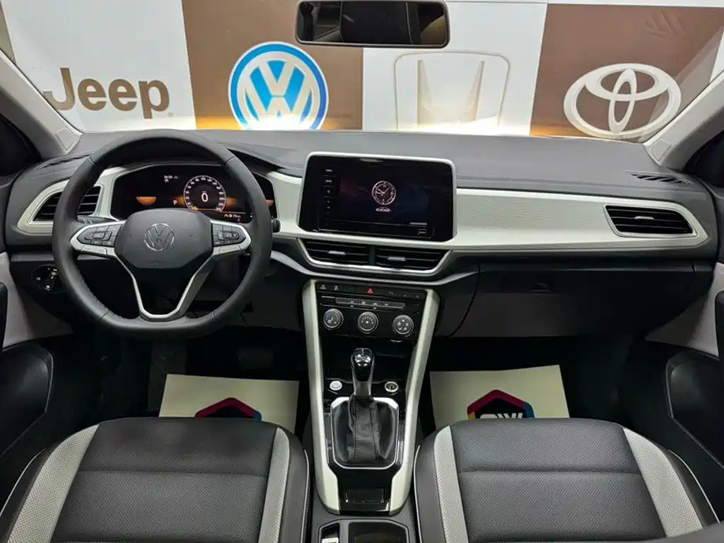 Volkswagen T-Roc 2023 — фото 9