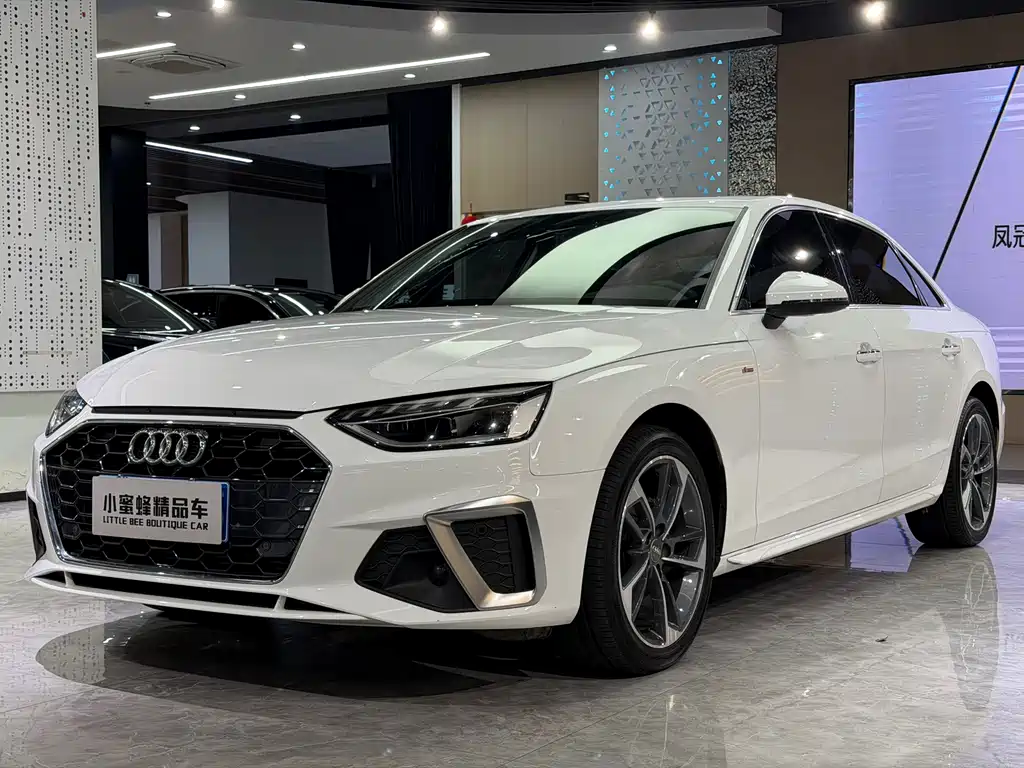 Audi A4L 2021 — фото 1