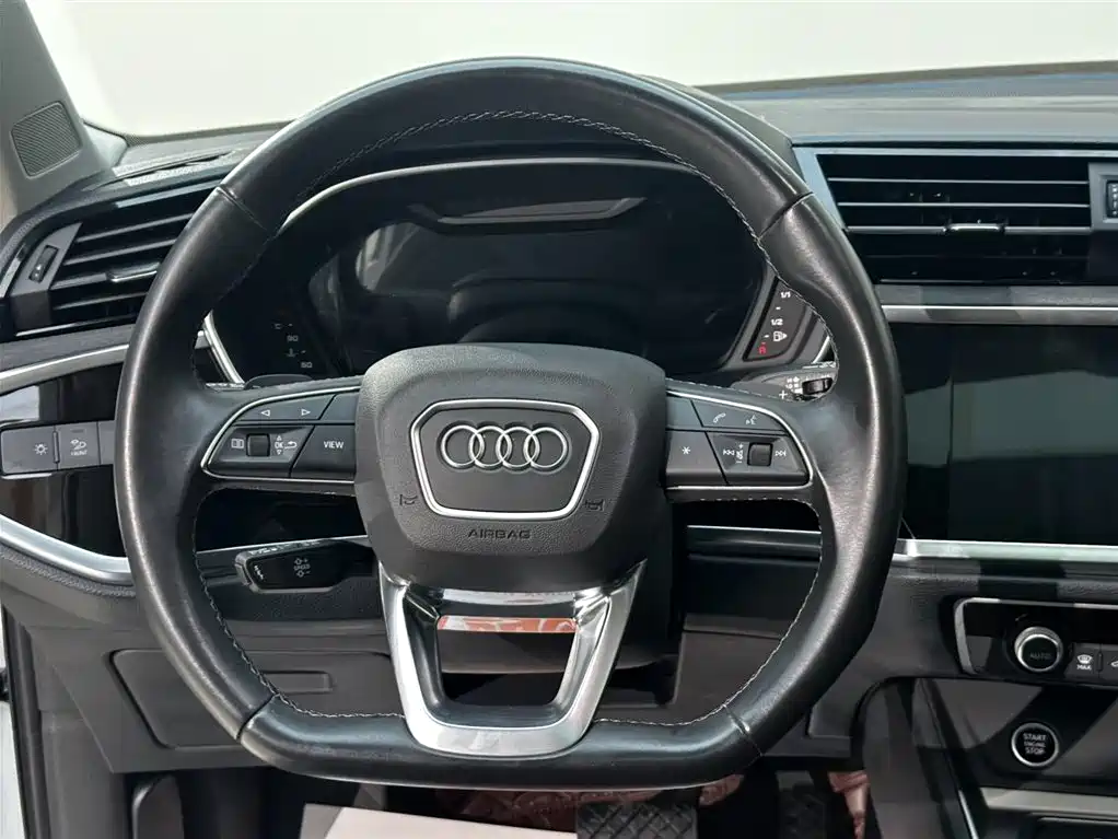 Audi Q3 2023 — фото 15
