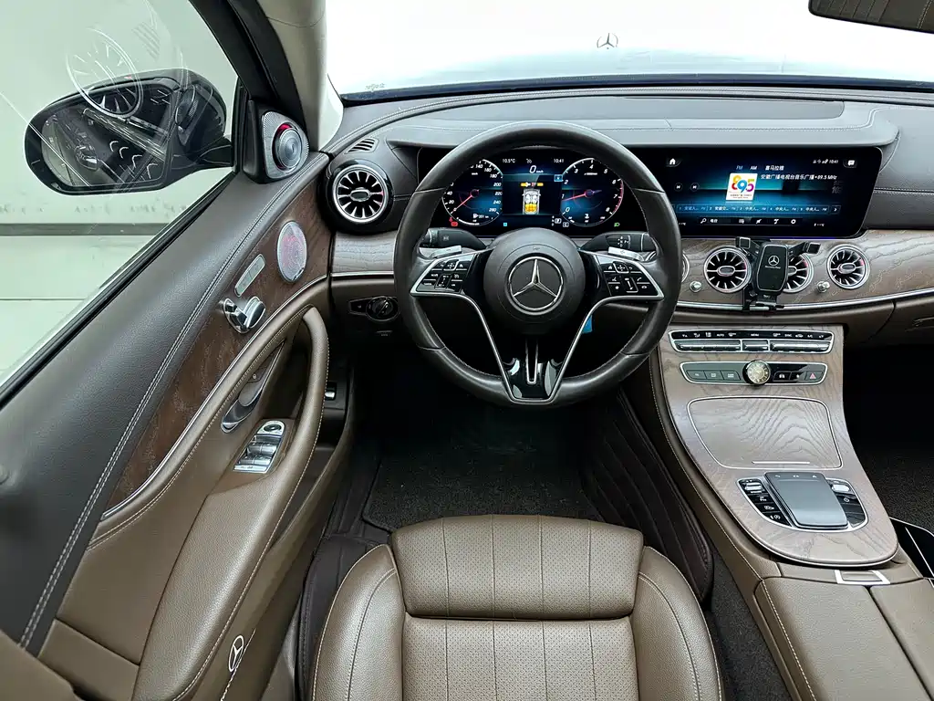 Mercedes-Benz E-Class 2022 — фото 18