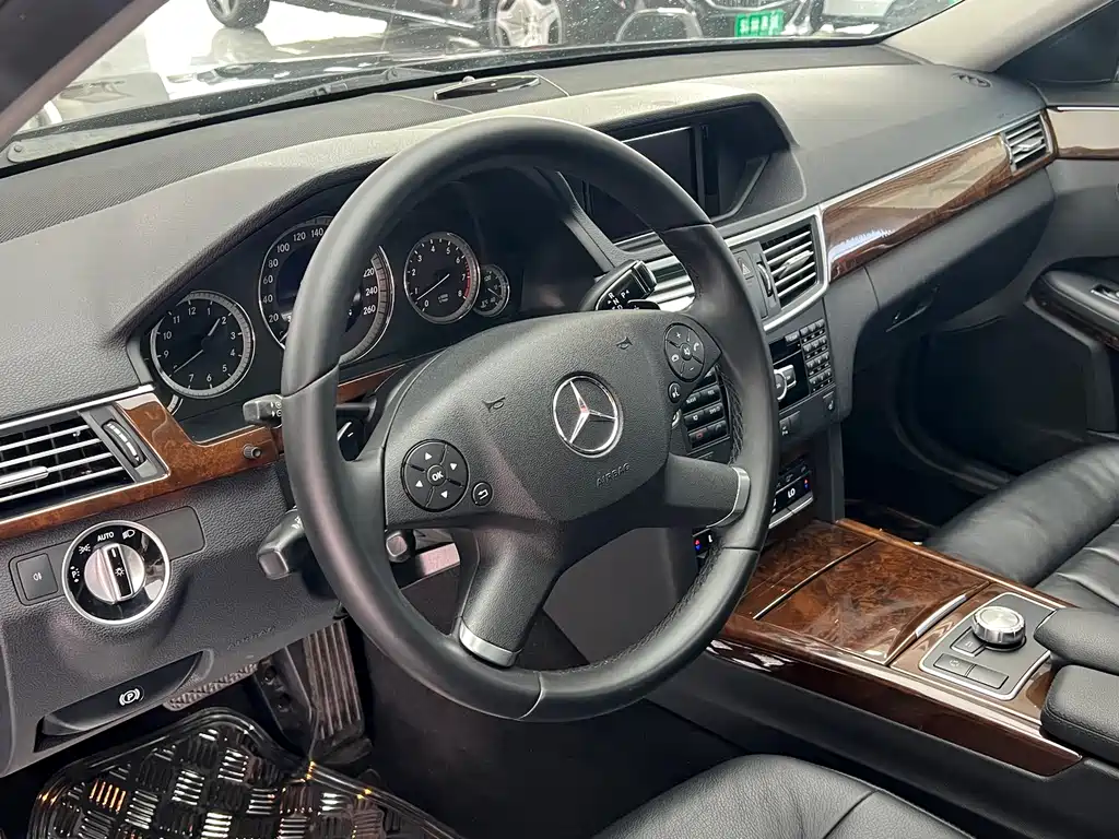 Mercedes-Benz E-Class 2013 — фото 12