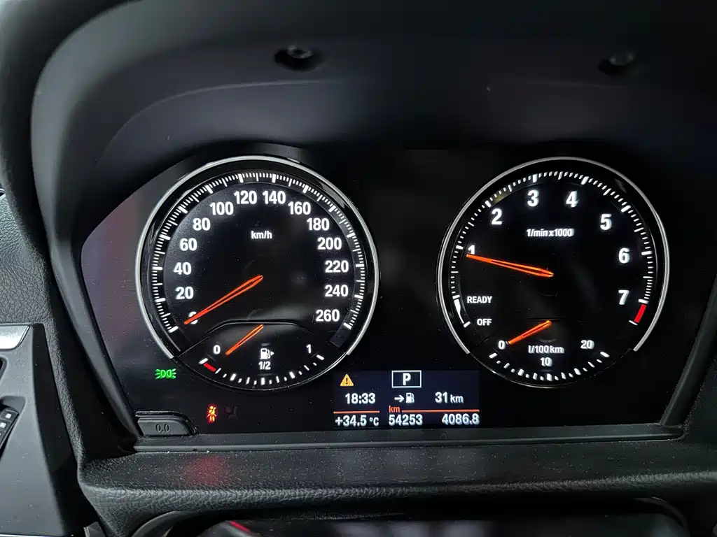 BMW 1 Series 2018 — фото 12