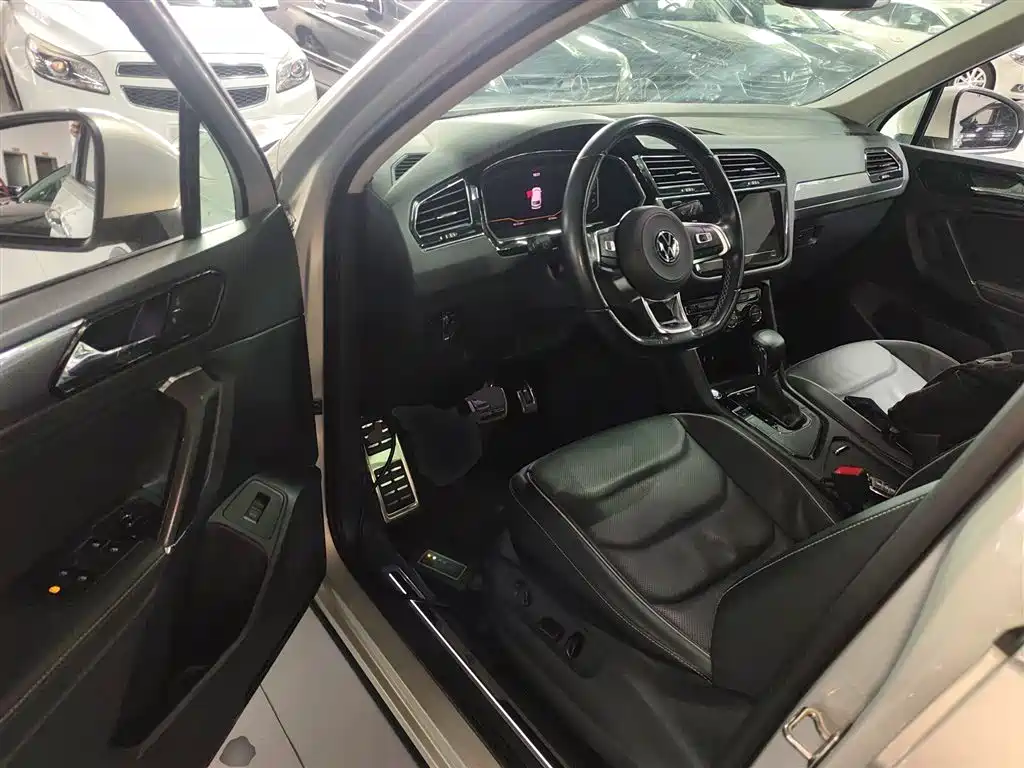 Volkswagen Tiguan L 2021 — фото 16