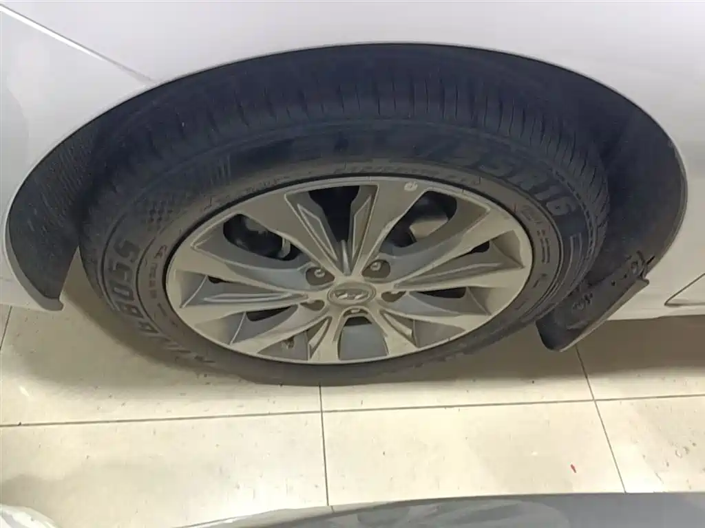 Hyundai Elantra Langdong 2018 — фото 23
