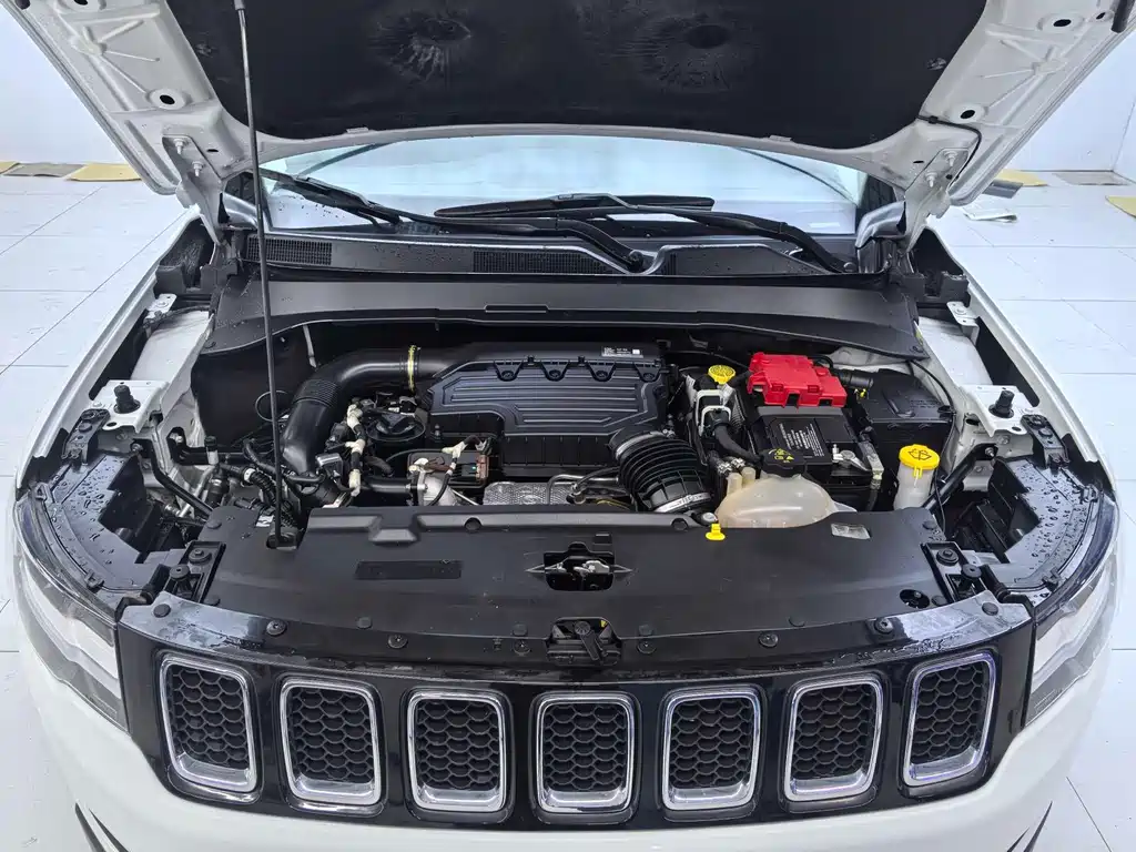 Jeep Compass 2018 — фото 9