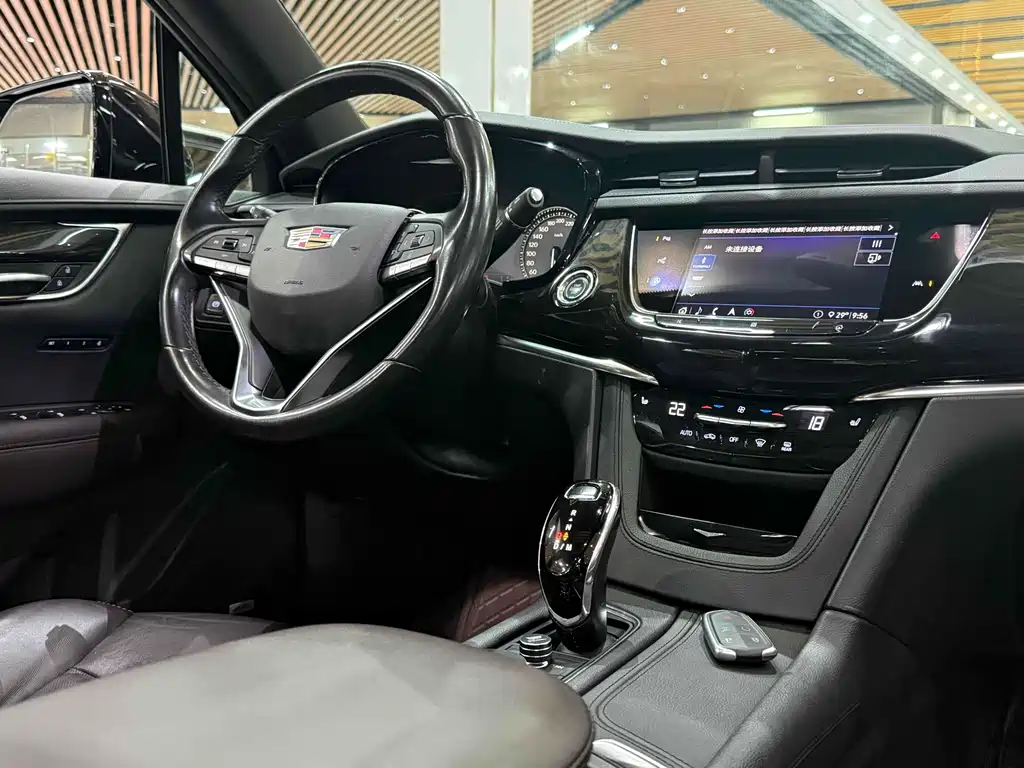 Cadillac XT6 2020 — фото 11