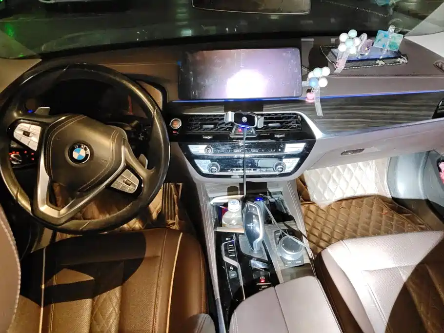 BMW 5 Series 2021 — фото 12
