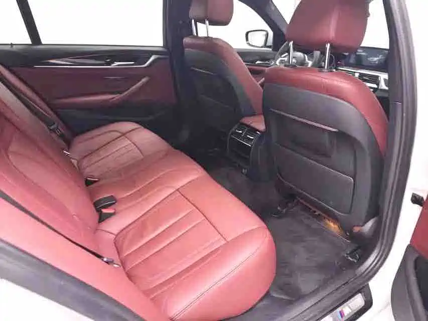 BMW 5 Series 2019 — фото 11