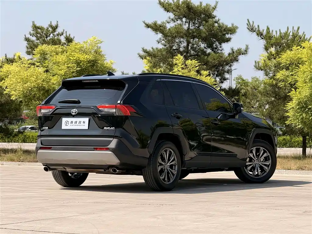 Toyota RAV4 2024 — фото 23