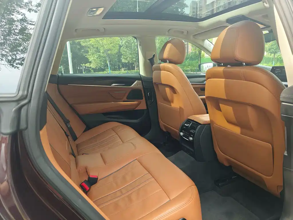 BMW 6 Series GT 2018 — фото 14