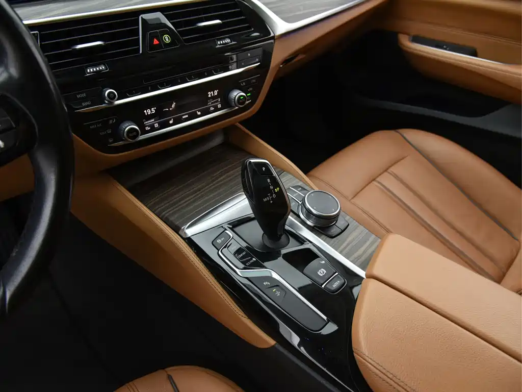 BMW 6 Series GT 2018 — фото 32