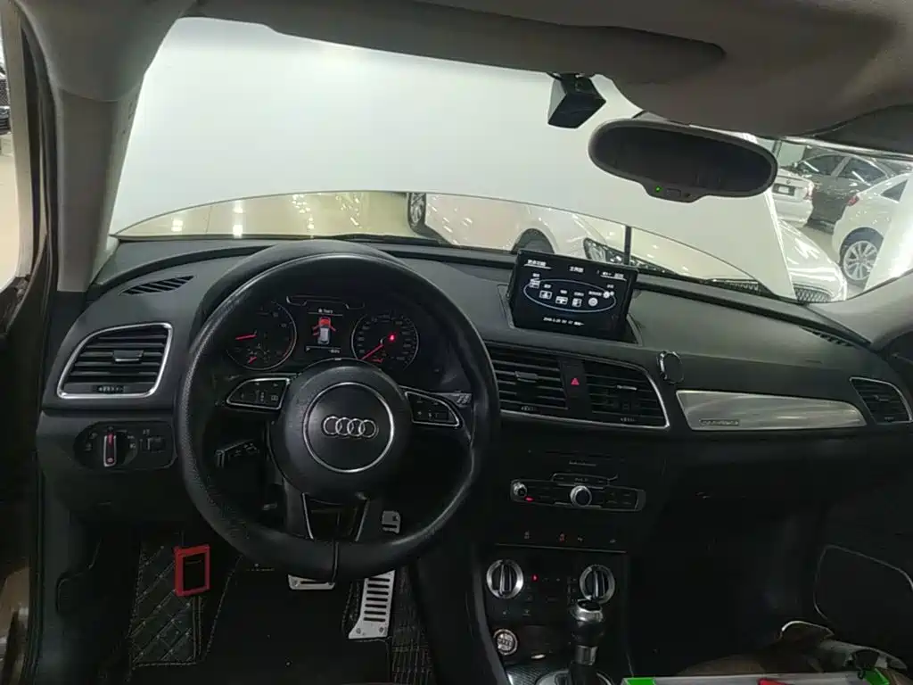 Audi Q3 2014 — фото 10