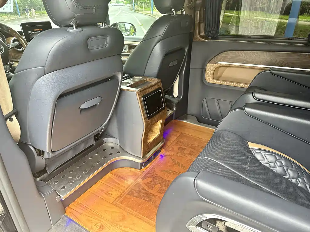 Mercedes-Benz V-Class 2020 — фото 12