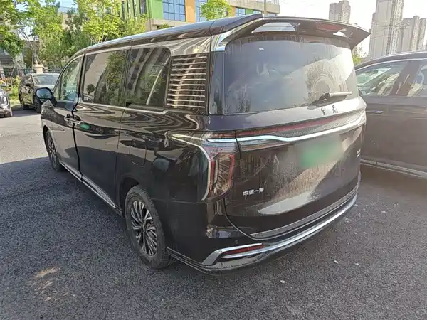 Hongqi HQ9 PHEV 2024
