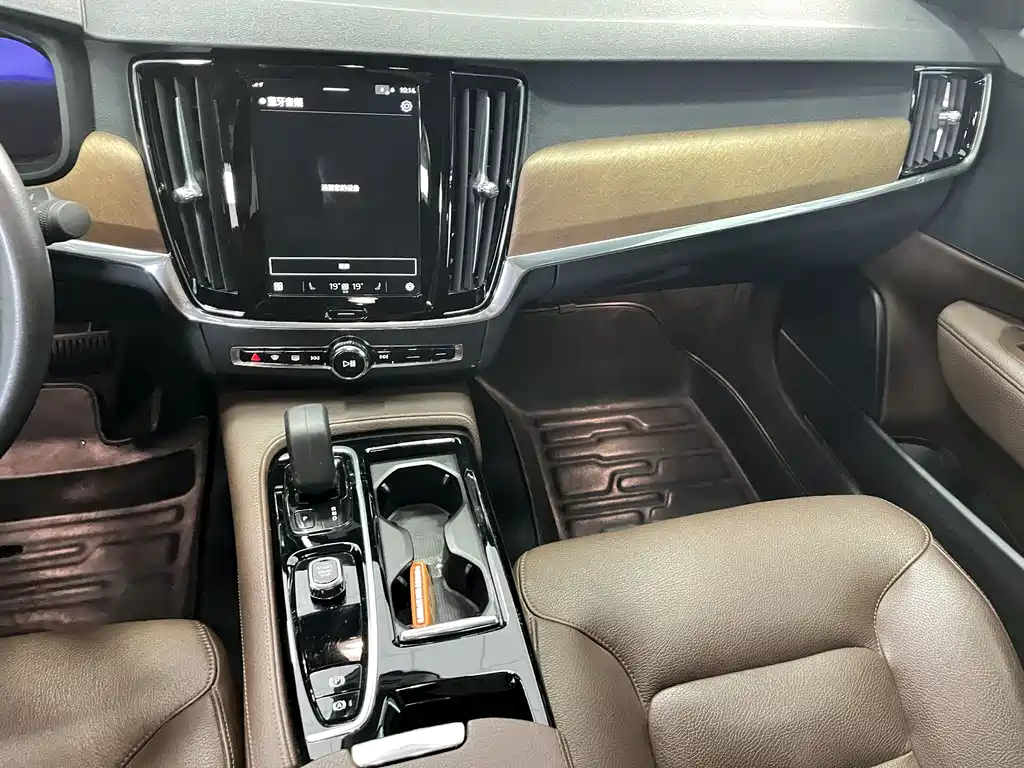 Volvo S90 PHEV 2021 — фото 14