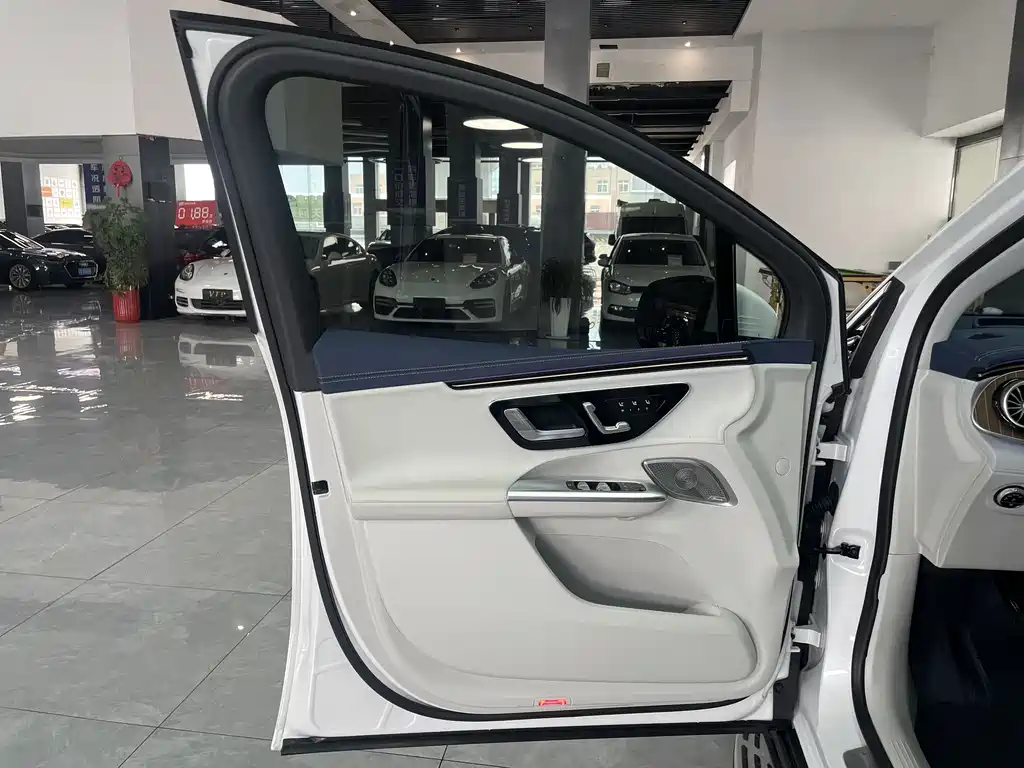 Mercedes-Benz EQE SUV 2023 — фото 9