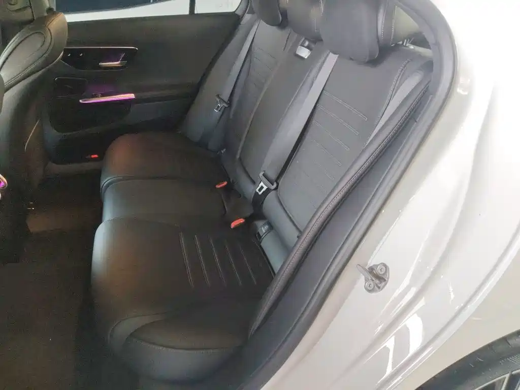 Mercedes-Benz C-Class 2023 — фото 13