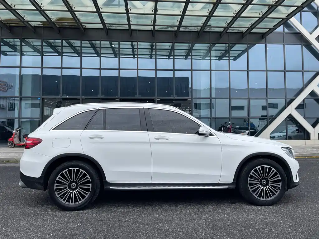 Mercedes-Benz GLC 2018 — фото 21