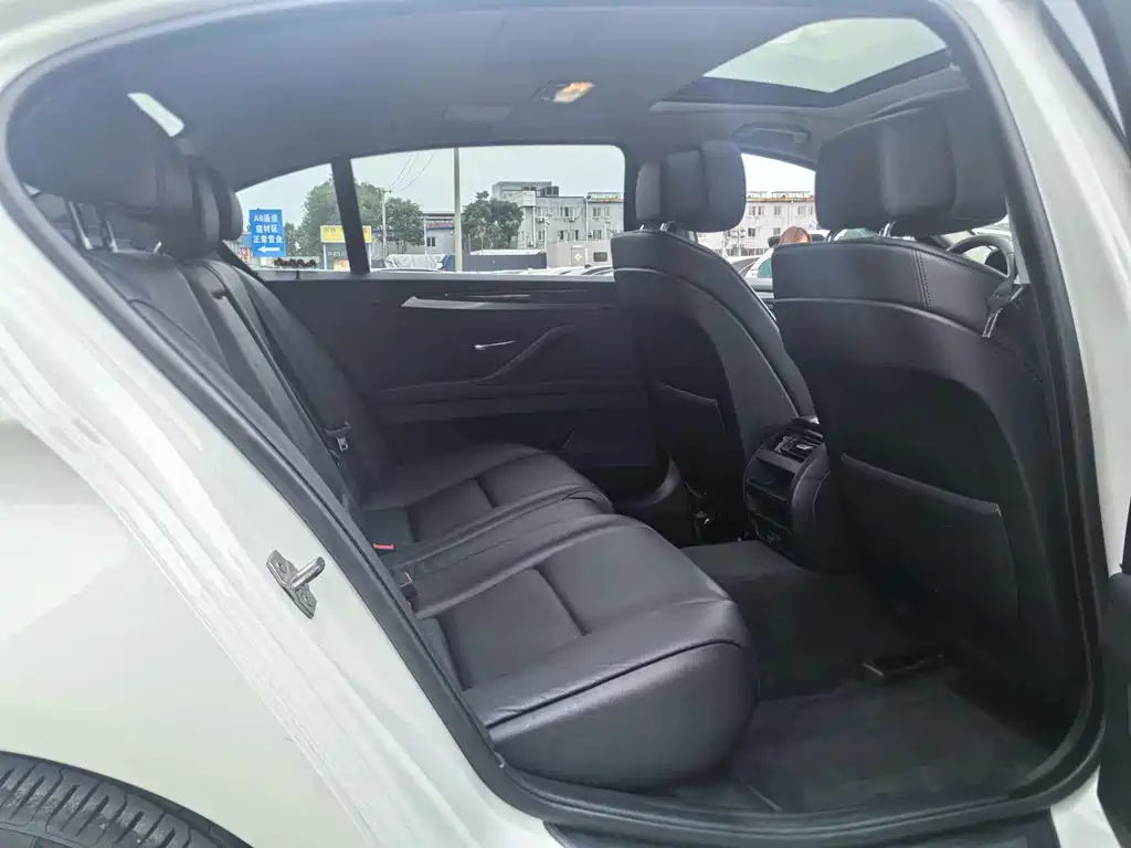 BMW 5 Series 2013 — фото 15