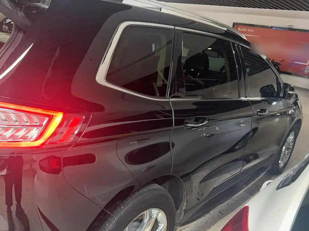 Ford Edge 2018 — фото 13