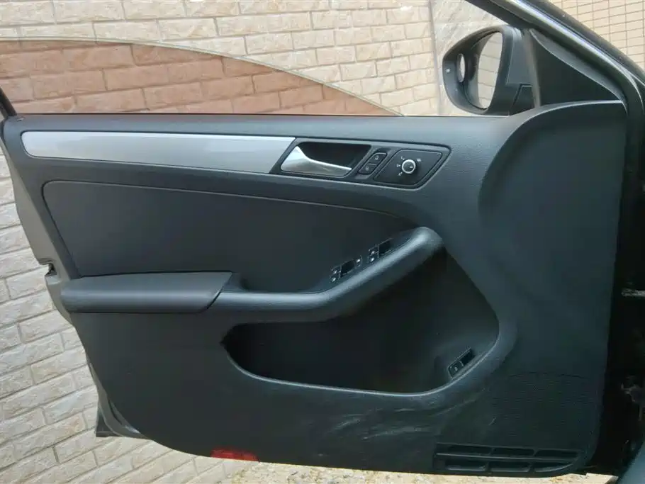 Volkswagen Sagitar 2014