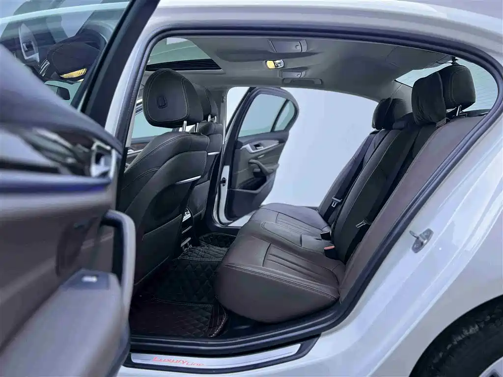 BMW 5 Series 2019 — фото 12