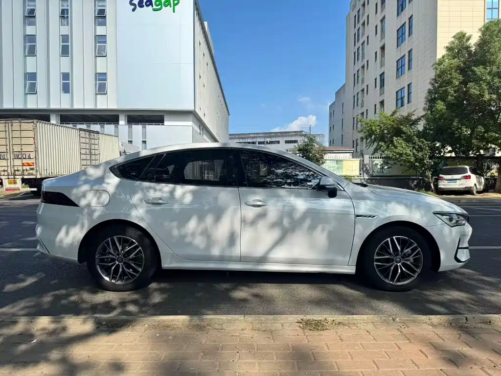 BYD Qin PLUS 2023 — фото 13