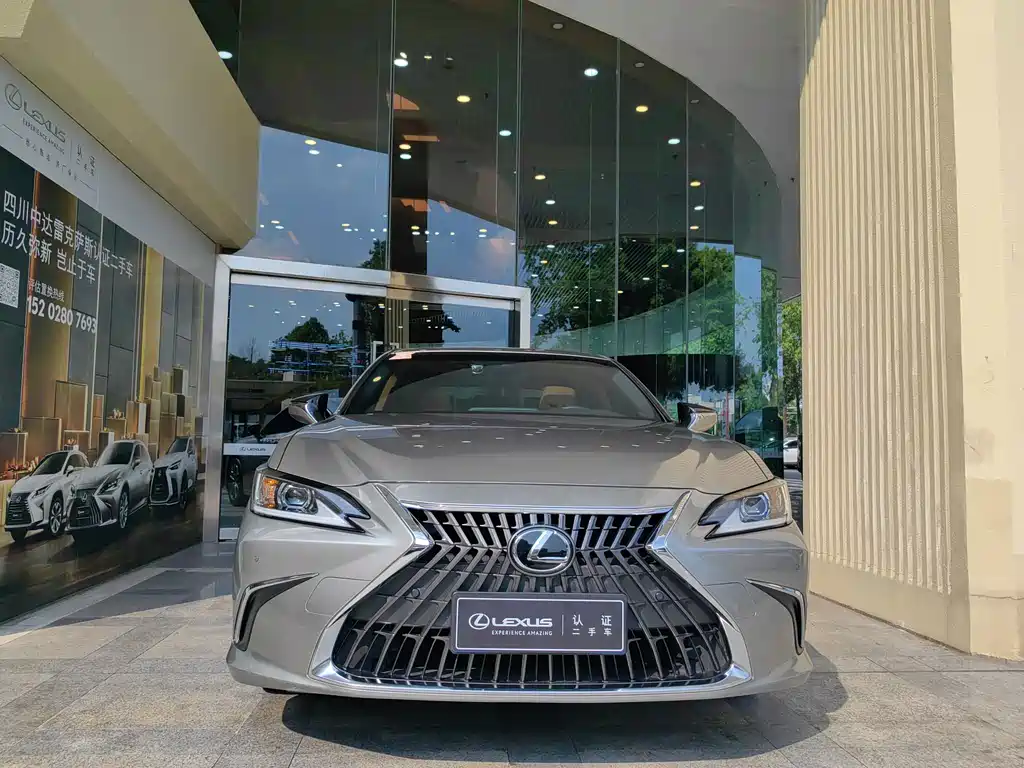Lexus ES 2022 — фото 1