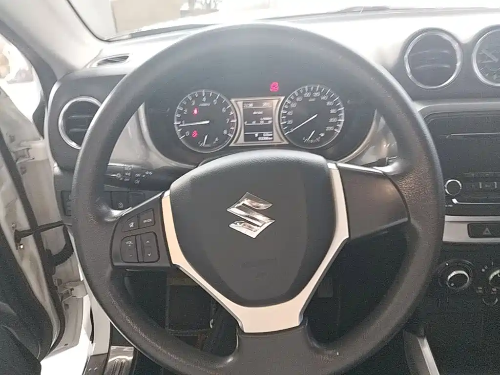 Suzuki Vitara 2016 — фото 11