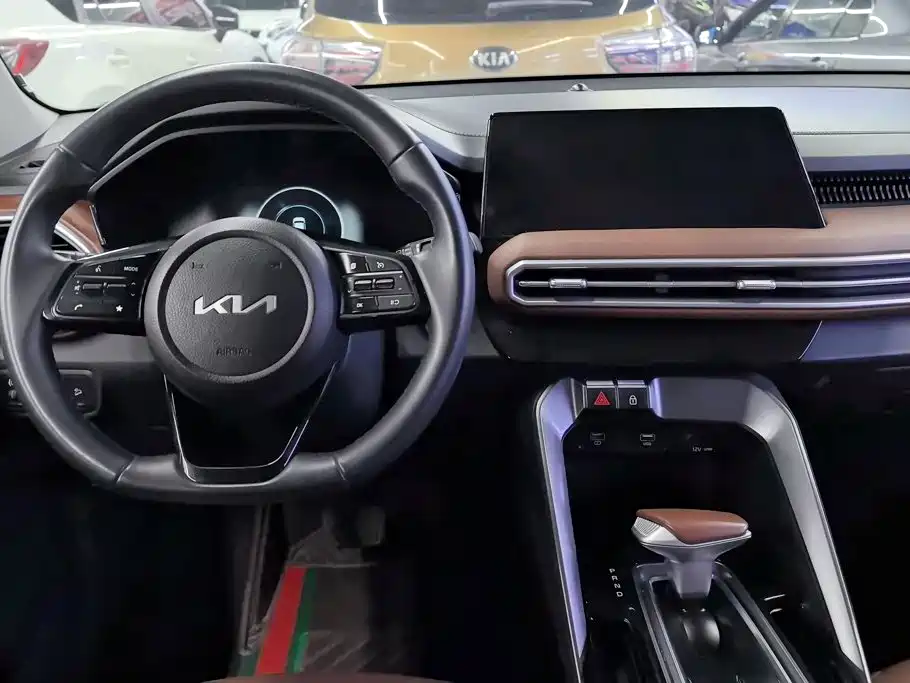 Kia Sportage 2023 — фото 12