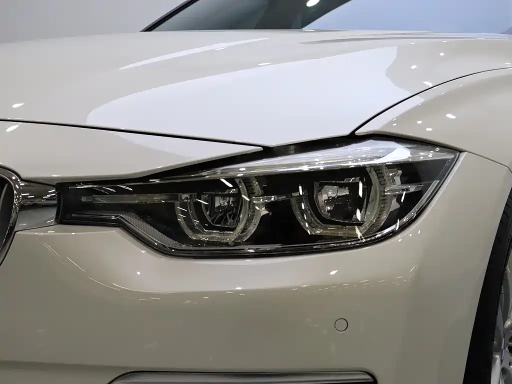 BMW 3 Series 2019 — фото 12