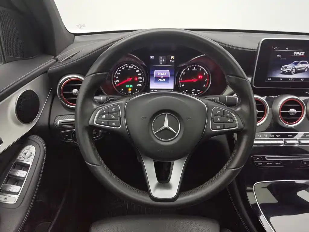 Mercedes-Benz GLC 2016 — фото 11
