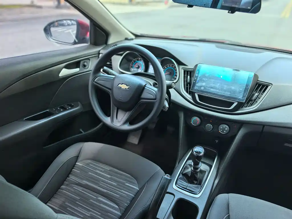 Chevrolet Cavalier 2017 — фото 12